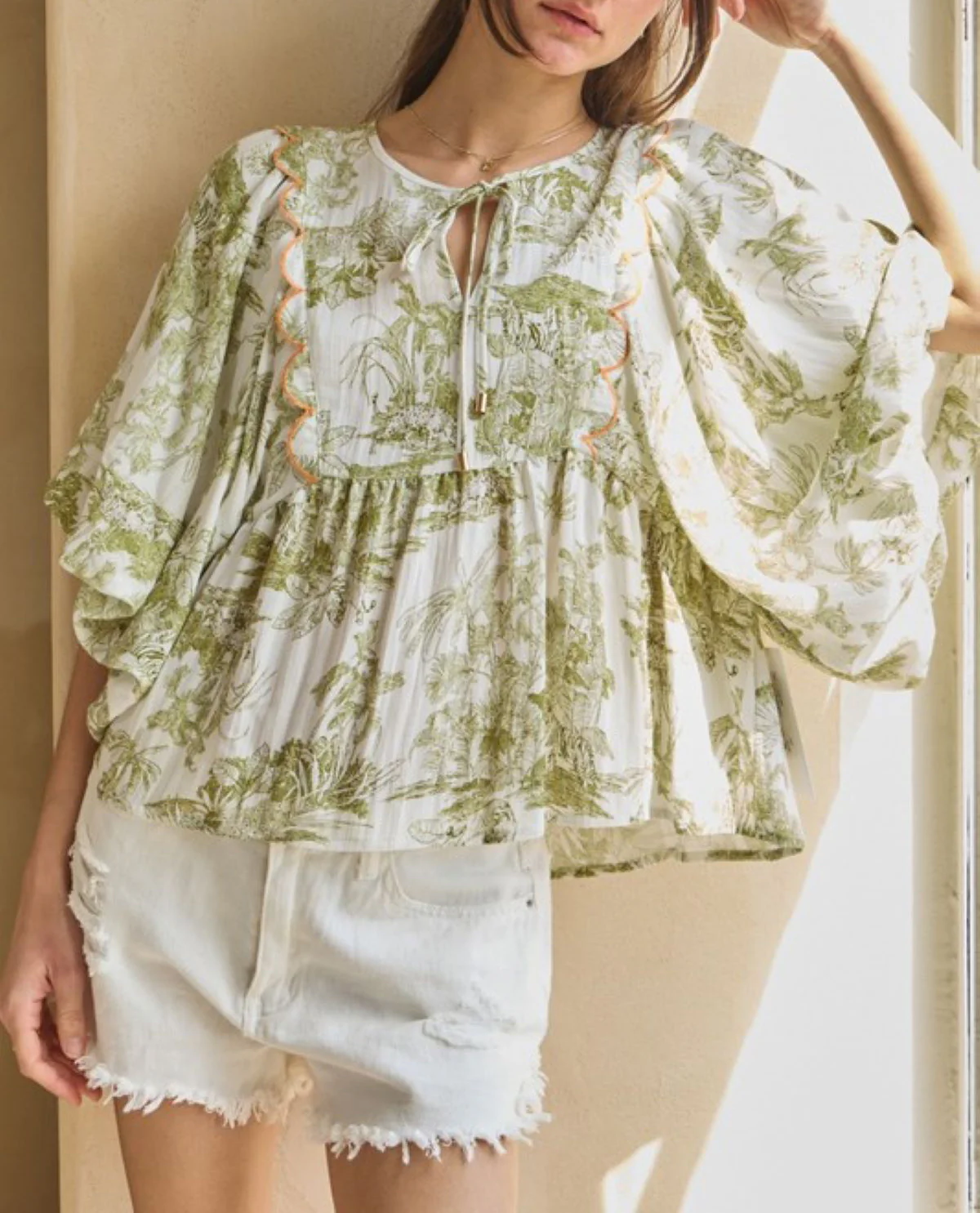 Oddi Toi Print Top With Scallop Edge Olive - Image 4